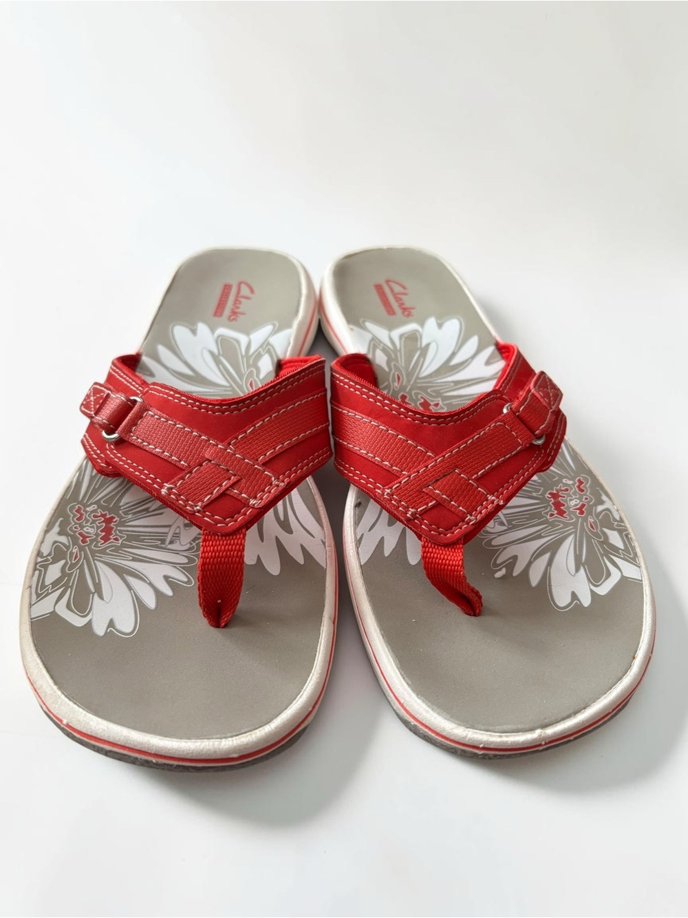 Clarks Collection Cushion Soft Red Floral Flip-Flop Sandals Size 6.5